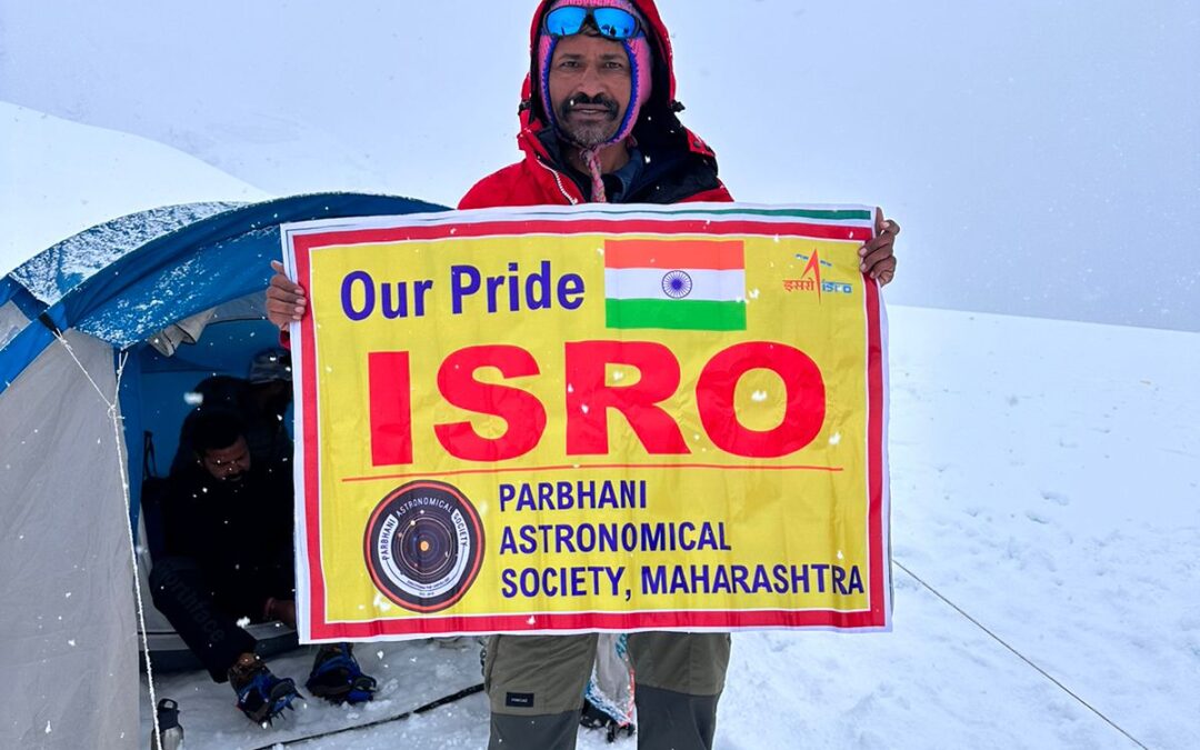 परभणीचे गिरीरोहक रणजित करेगावकर यांनी सर केले हिमालयातील ब्लॅक पीक शिखर